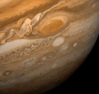 Giant-red-spot-facts-about-jupiter