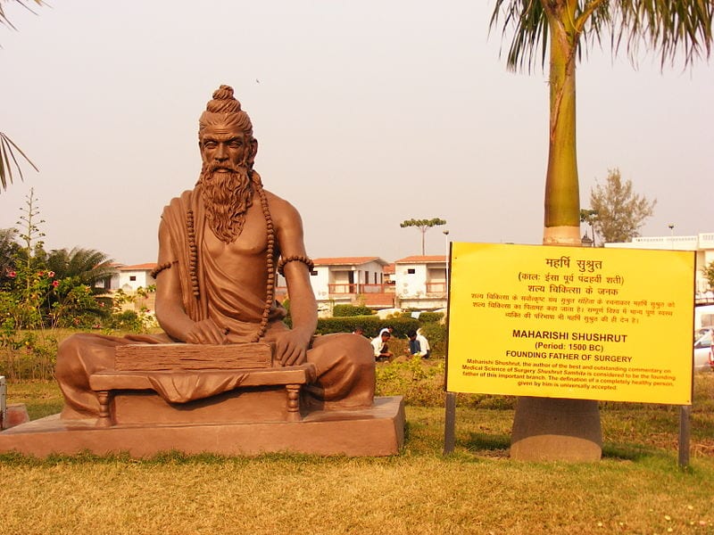 ancient-indian-scientists-sushruta-statue